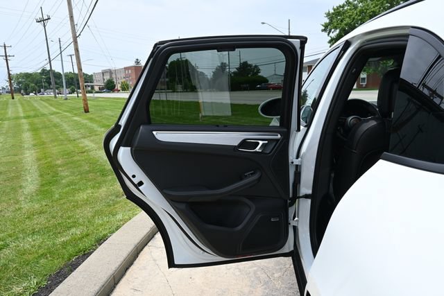 Used 2026 Porsche Macan AWD/4WD image 23