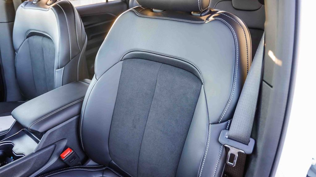 New 2025 Jeep Grand Cherokee L Laredo image 26