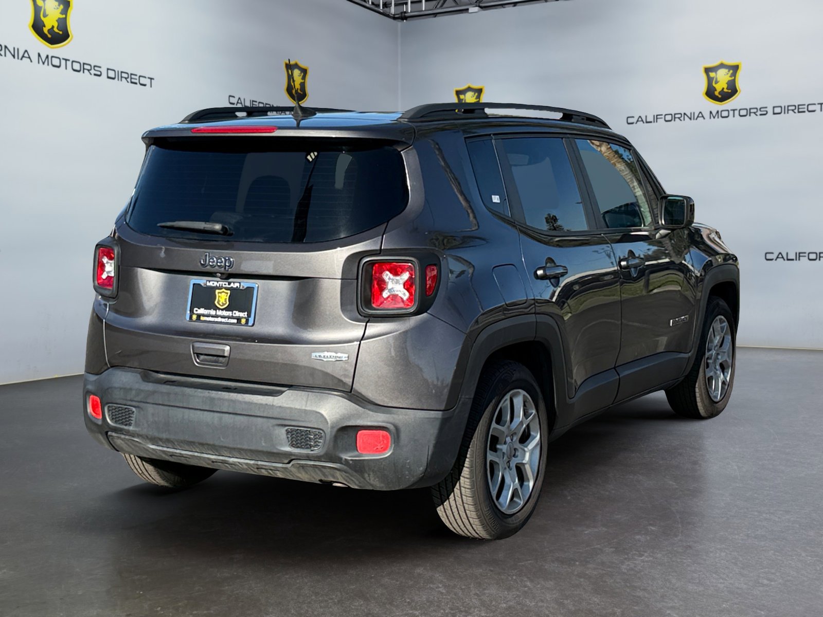 Used 2018 Jeep Renegade Latitude w/ UConnect 8.4 Nav Group image 5