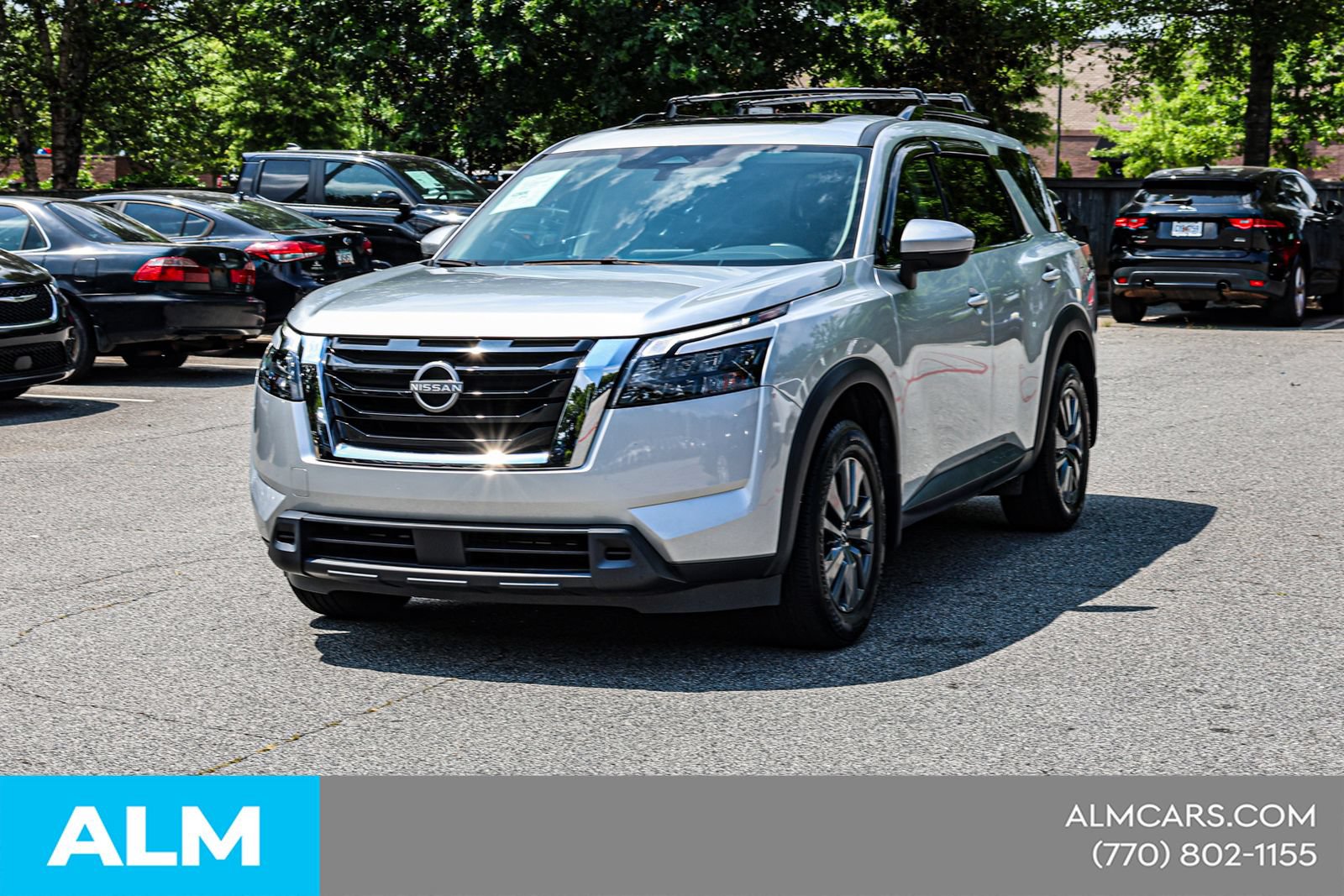 Used 2024 Nissan Pathfinder SV w/ SV Premium Package FWD image 4