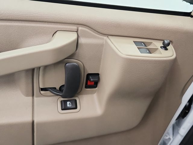 New 2026 Chevrolet Express 3500 RWD image 27