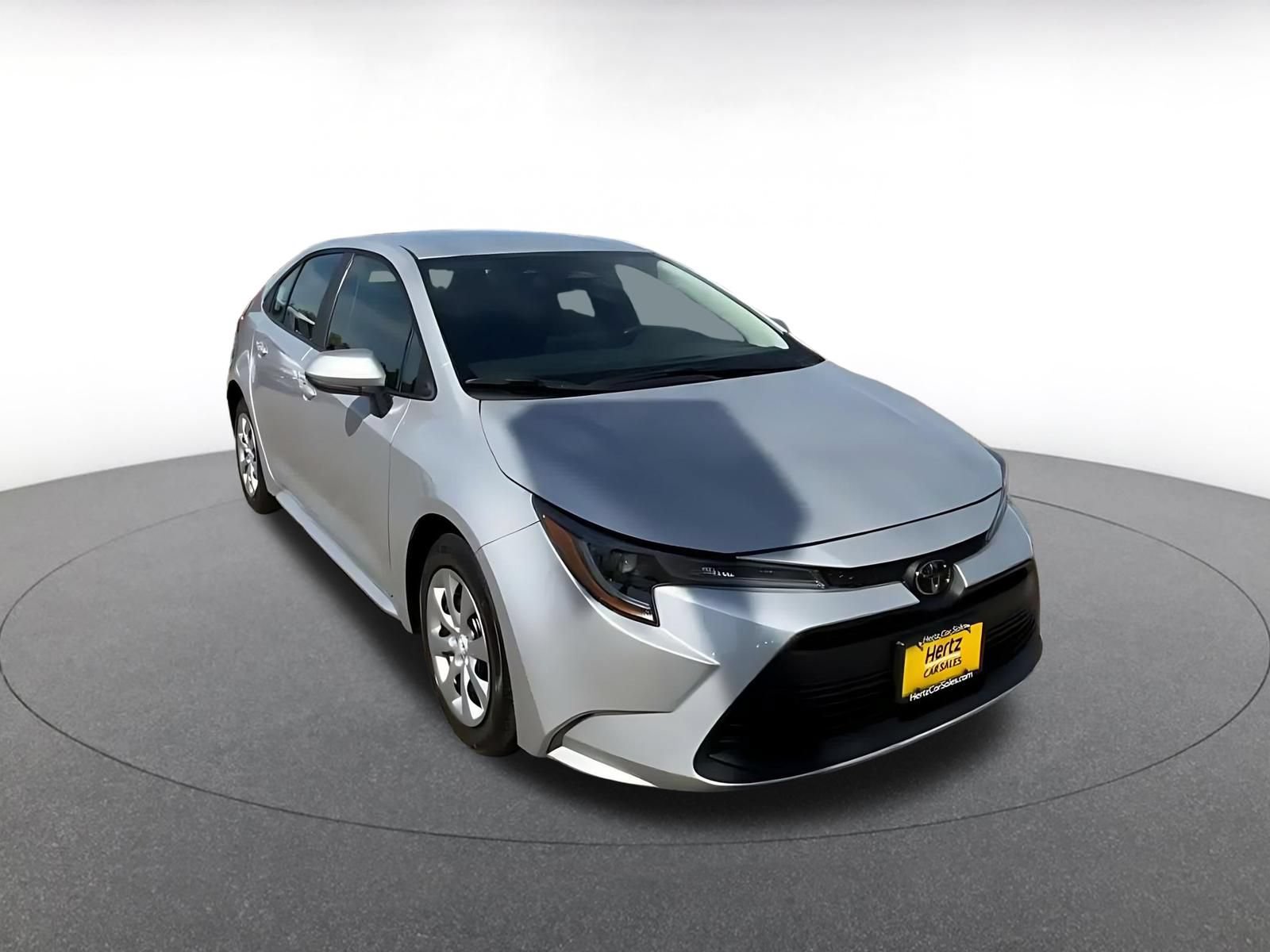 Used 2025 Toyota Corolla LE FWD image 3