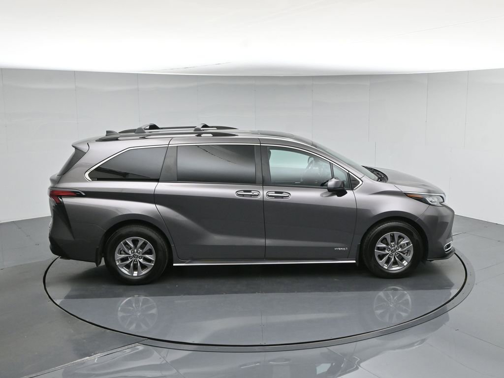 Used 2021 Toyota Sienna XLE FWD image 44