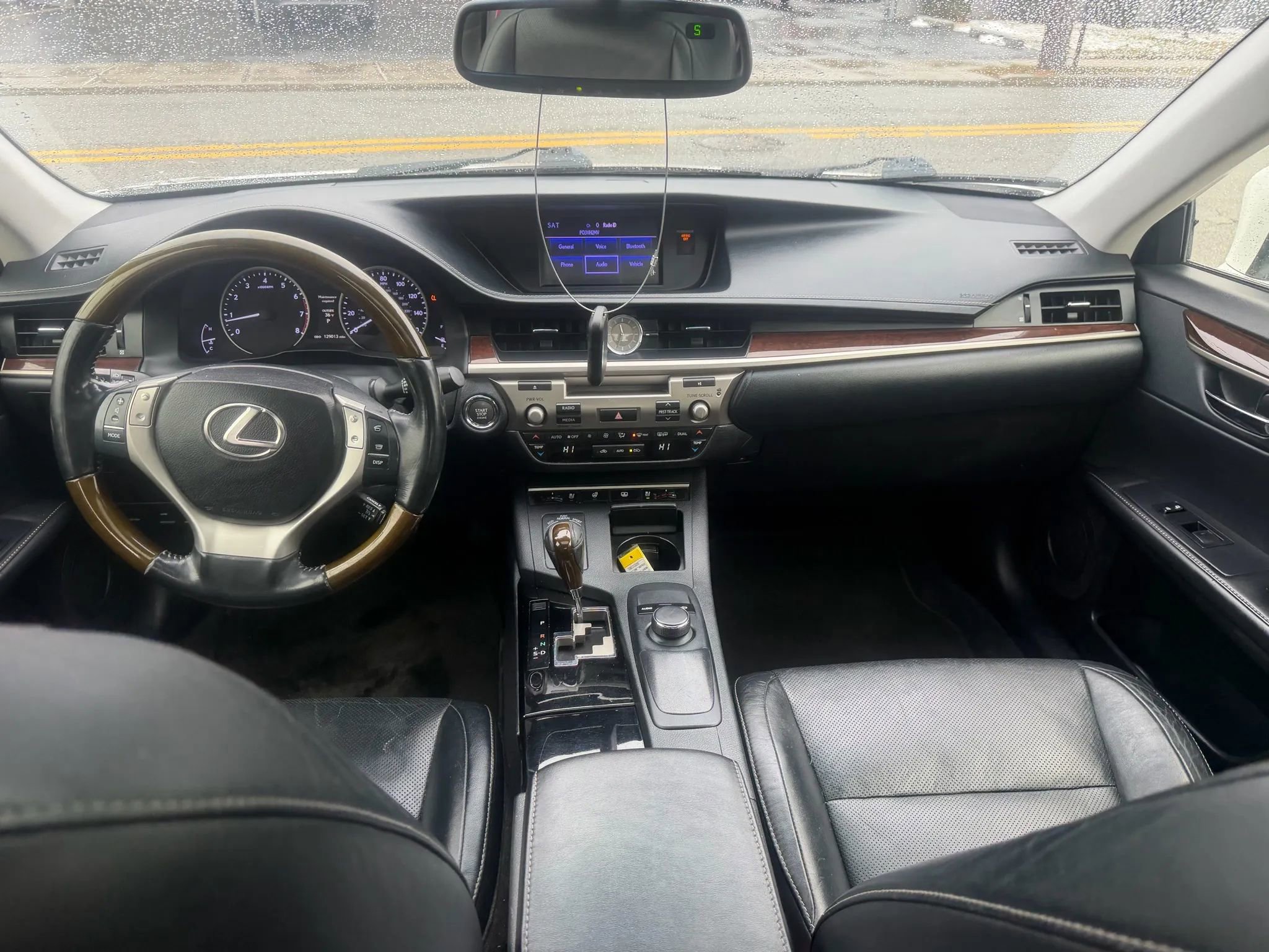 Used 2013 Lexus ES 350 w/ Luxury Pkg image 16