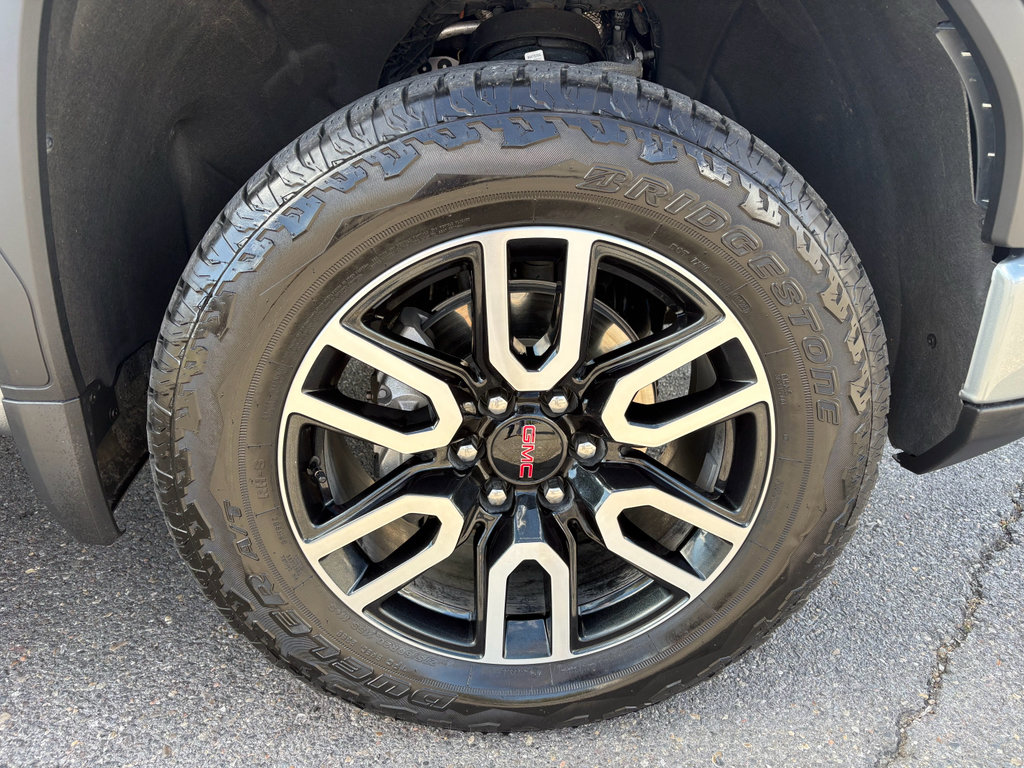 Used 2025 GMC Sierra 1500 AT4 w/ AT4 Premium Package image 4