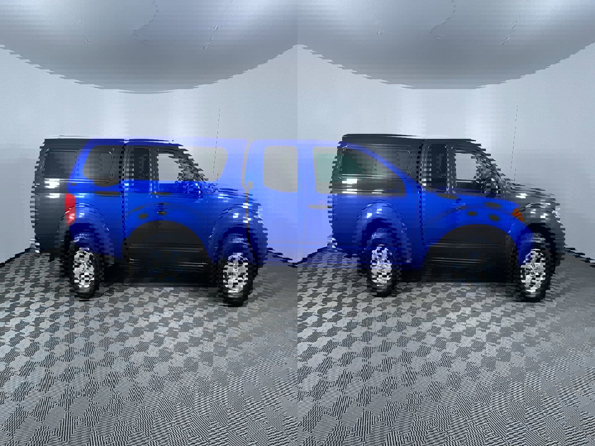 Used 2013 Nissan Frontier SV image 10