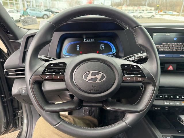 Used 2025 Hyundai Elantra Sport image 18