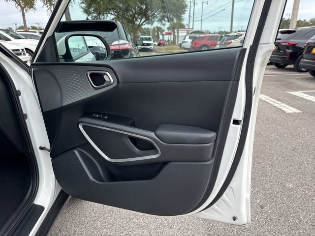 Used 2025 Kia Soul LX w/ LX Technology Package image 13