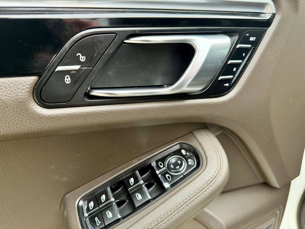 Used 2018 Porsche Macan image 22