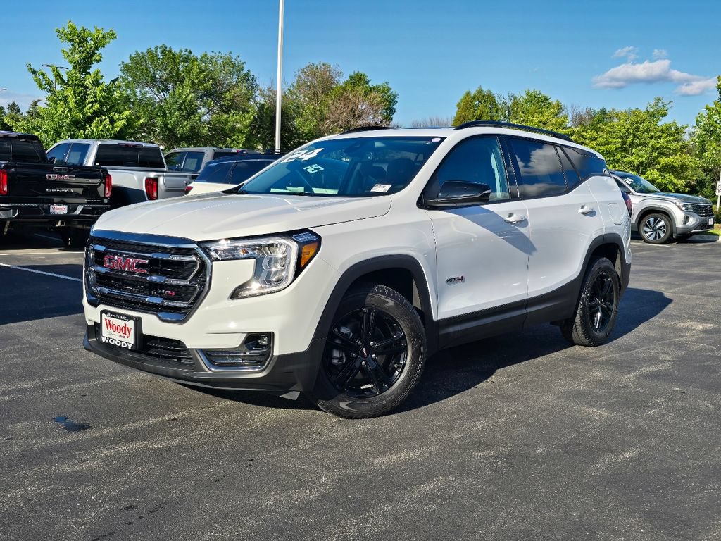 Used 2024 GMC Terrain AT4 AWD/4WD image 2