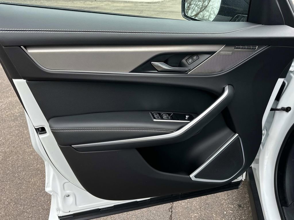 New 2025 Jaguar F-PACE R-Dynamic S image 9