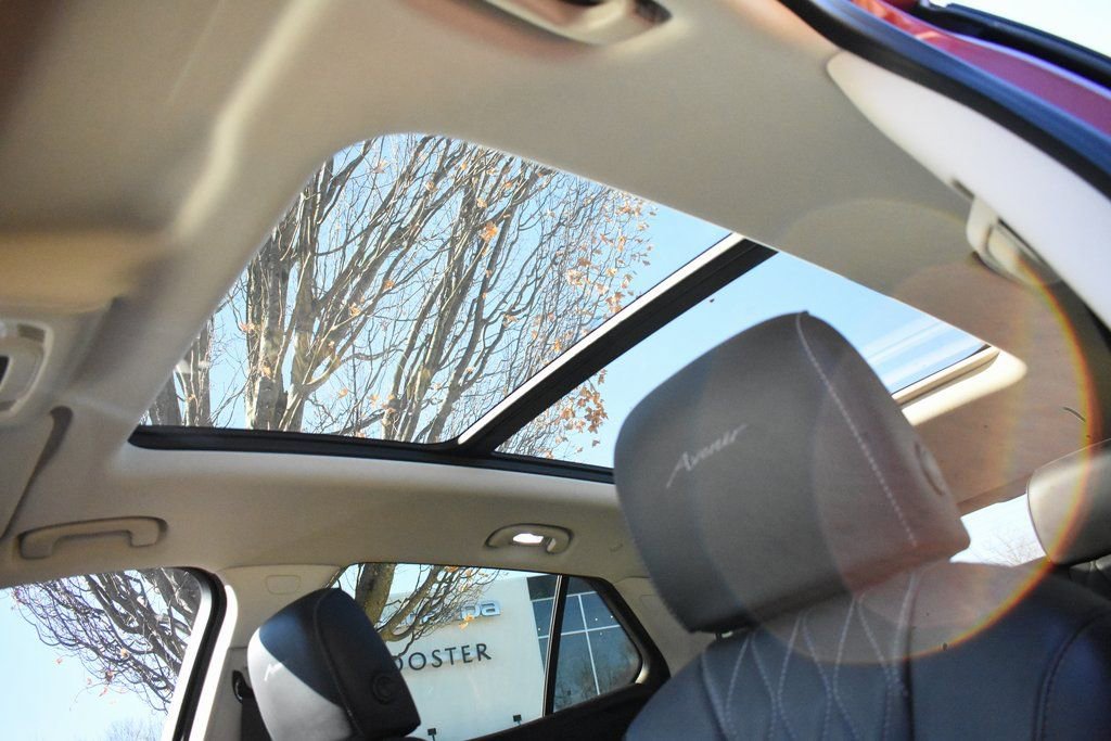 Used 2023 Buick Envision Avenir image 61