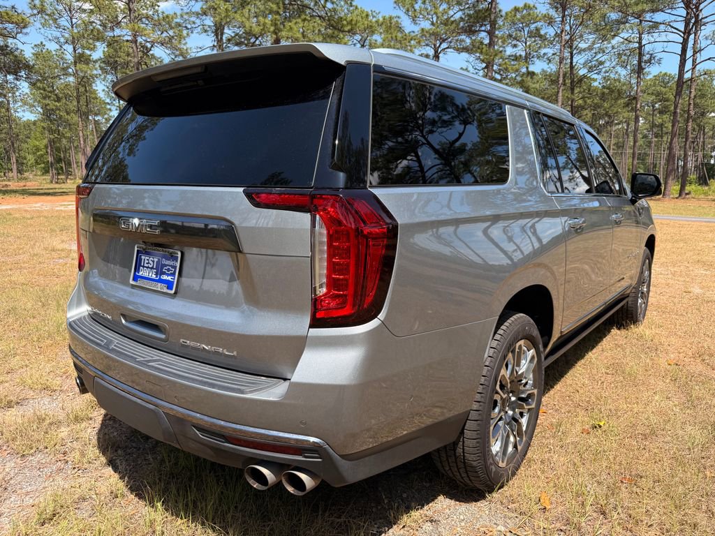 Used 2024 GMC Yukon XL Denali Ultimate AWD/4WD image 5