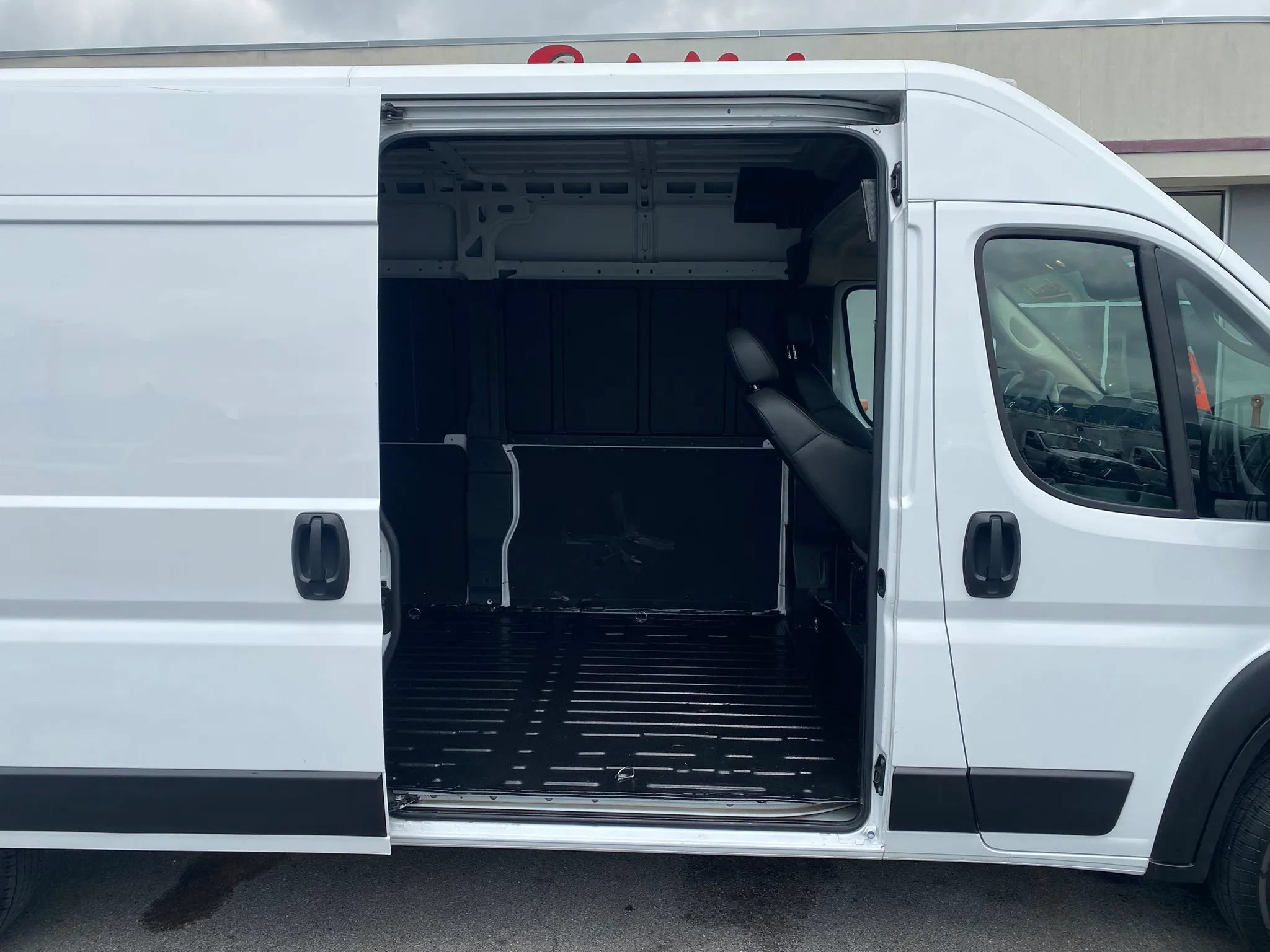 Used 2025 RAM ProMaster 2500 w/ Convenience Group FWD image 21
