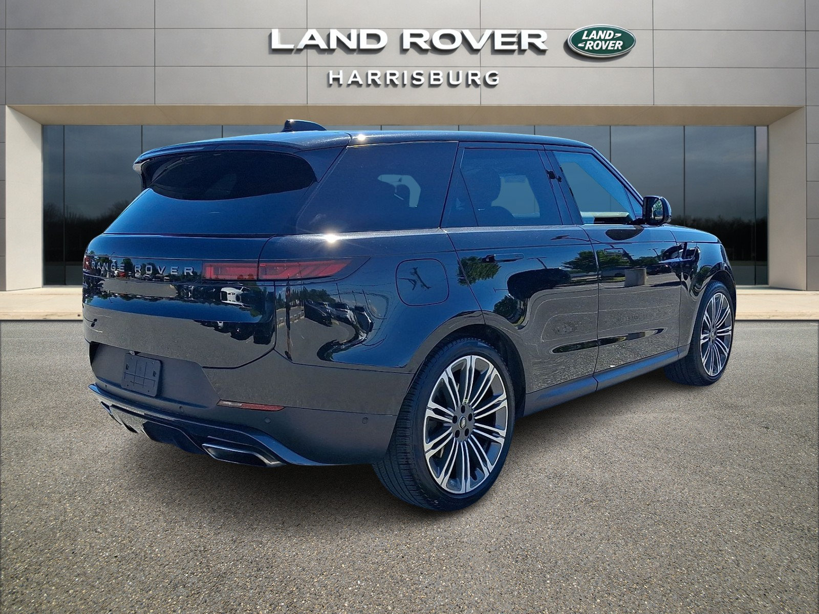 Used 2024 Land Rover Range Rover Sport SE AWD/4WD image 4
