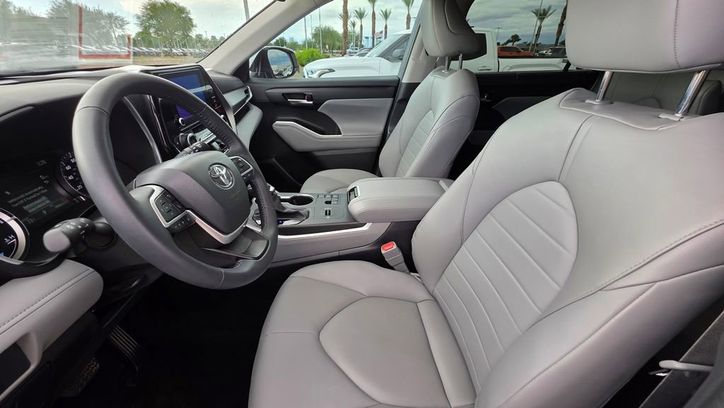 Certified 2024 Toyota Highlander XLE image 18