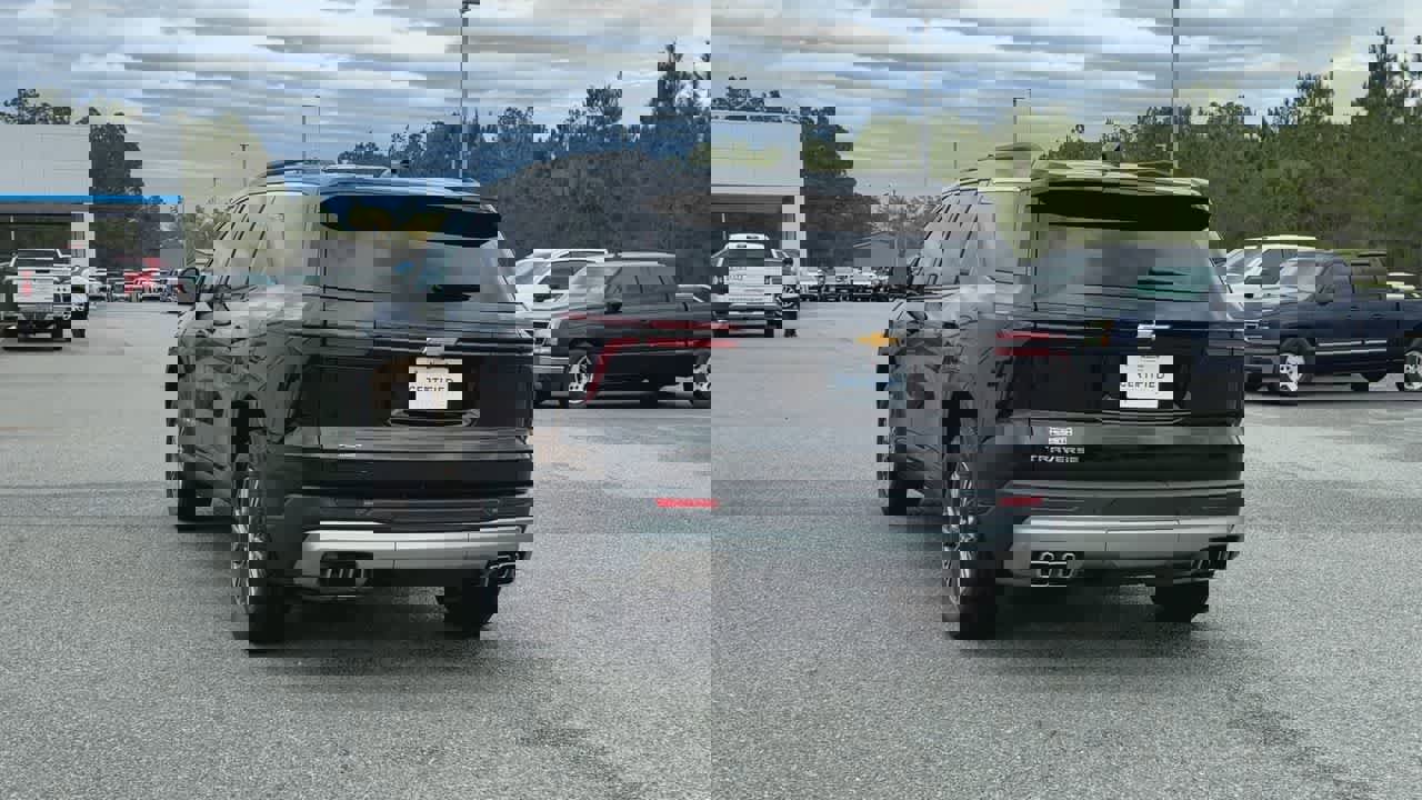 Used 2025 Chevrolet Traverse LT image 7