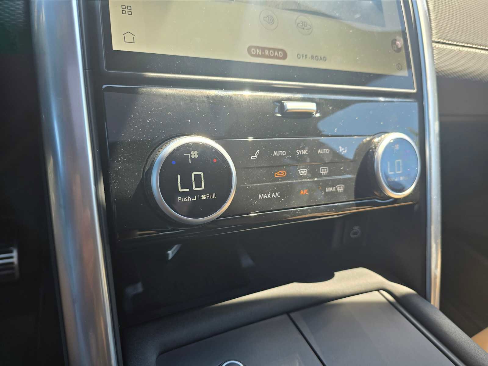 New 2025 Land Rover Discovery Dynamic SE image 30