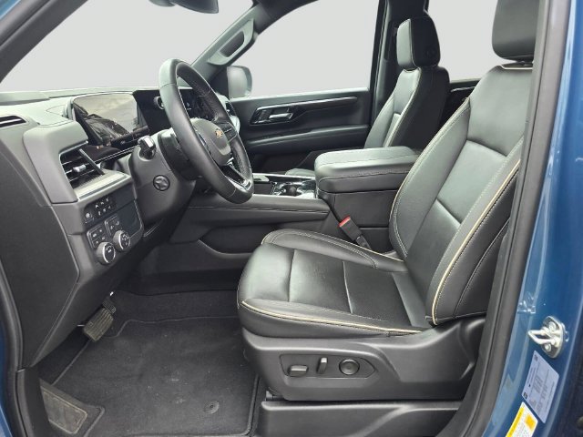 Used 2025 Chevrolet Suburban Premier AWD/4WD image 19