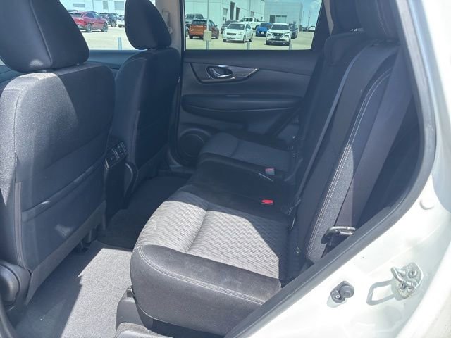 Used 2017 Nissan Rogue S AWD/4WD image 9