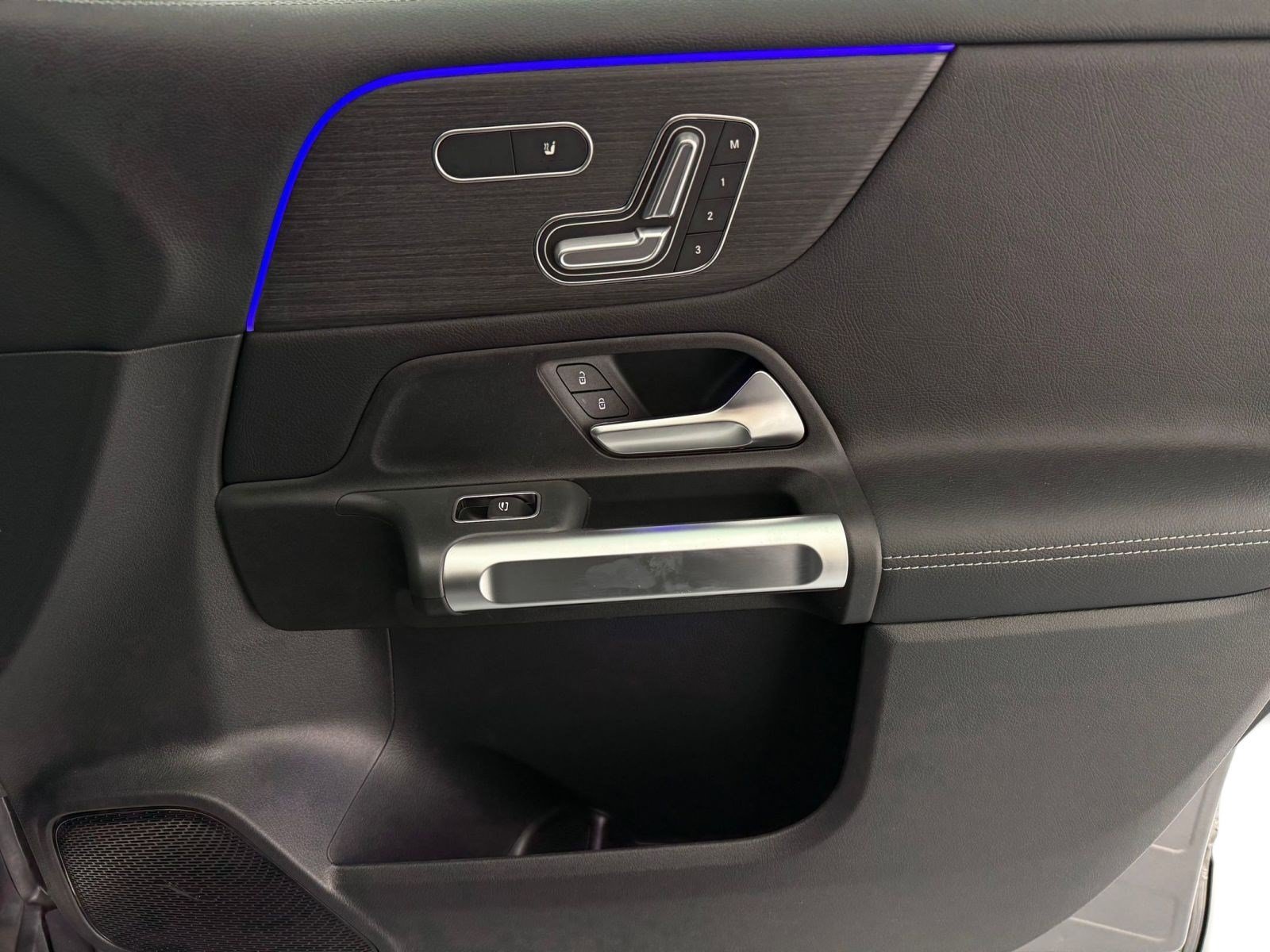 New 2025 Mercedes-Benz GLB 250 4MATIC image 22