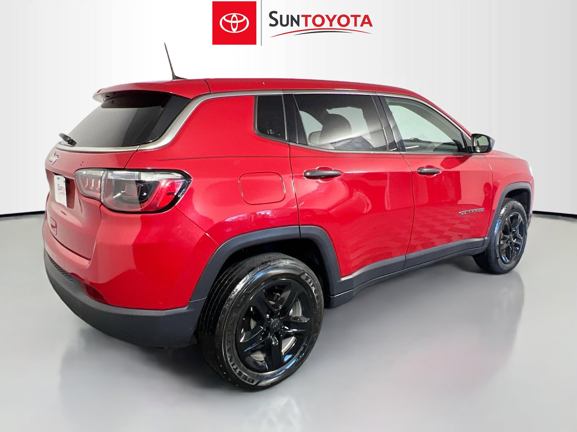 Used 2023 Jeep Compass Sport image 4