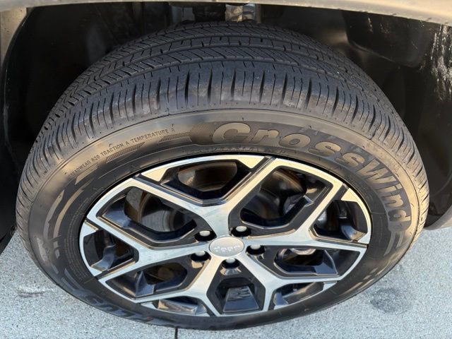 Used 2024 Jeep Compass Latitude AWD/4WD image 18