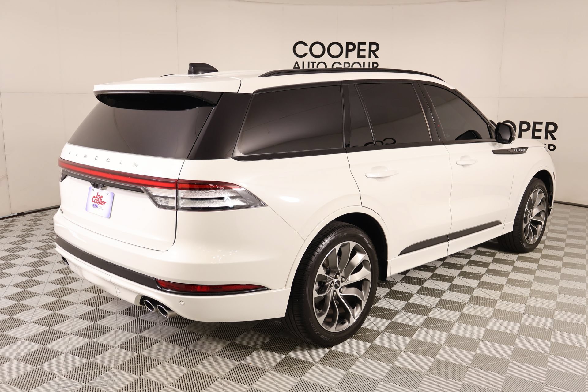 Used 2025 Lincoln Aviator AWD w/ Jet Appearance Package image 23