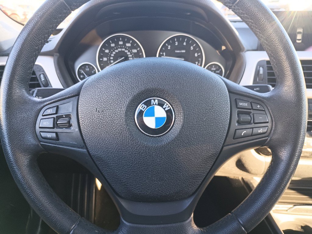 Used 2018 BMW 320i xDrive Sedan image 17