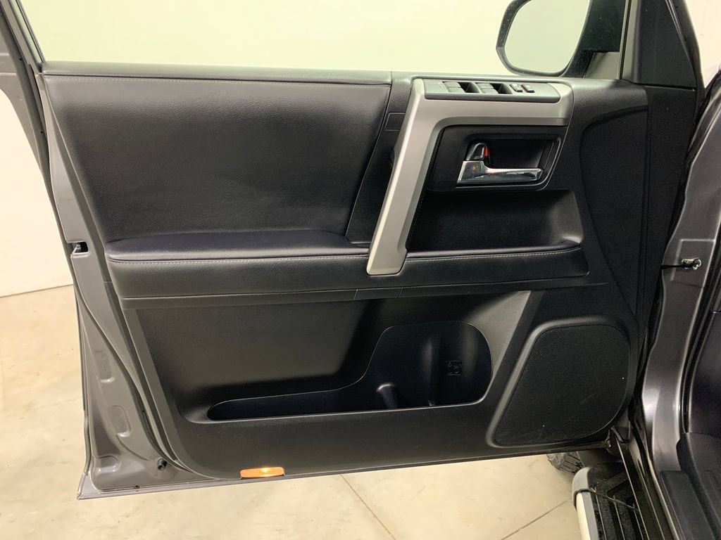Used 2020 Toyota 4Runner SR5 Premium w/ Moonroof Package AWD/4WD image 6