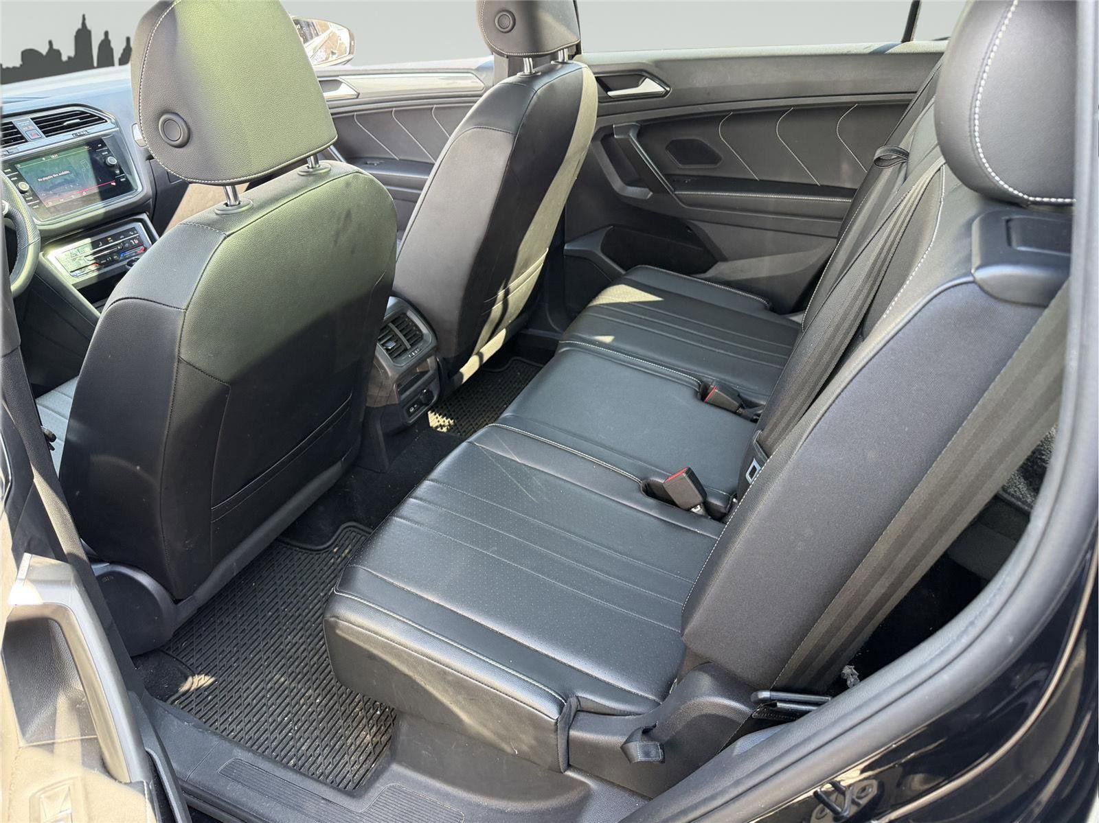 Used 2022 Volkswagen Tiguan SE R-Line image 23