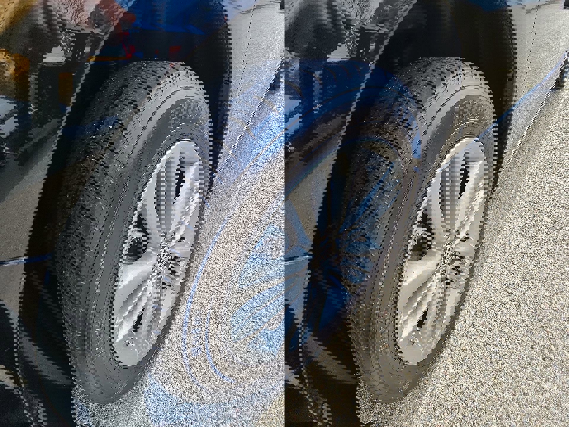 Used 2015 Toyota Camry SE image 18