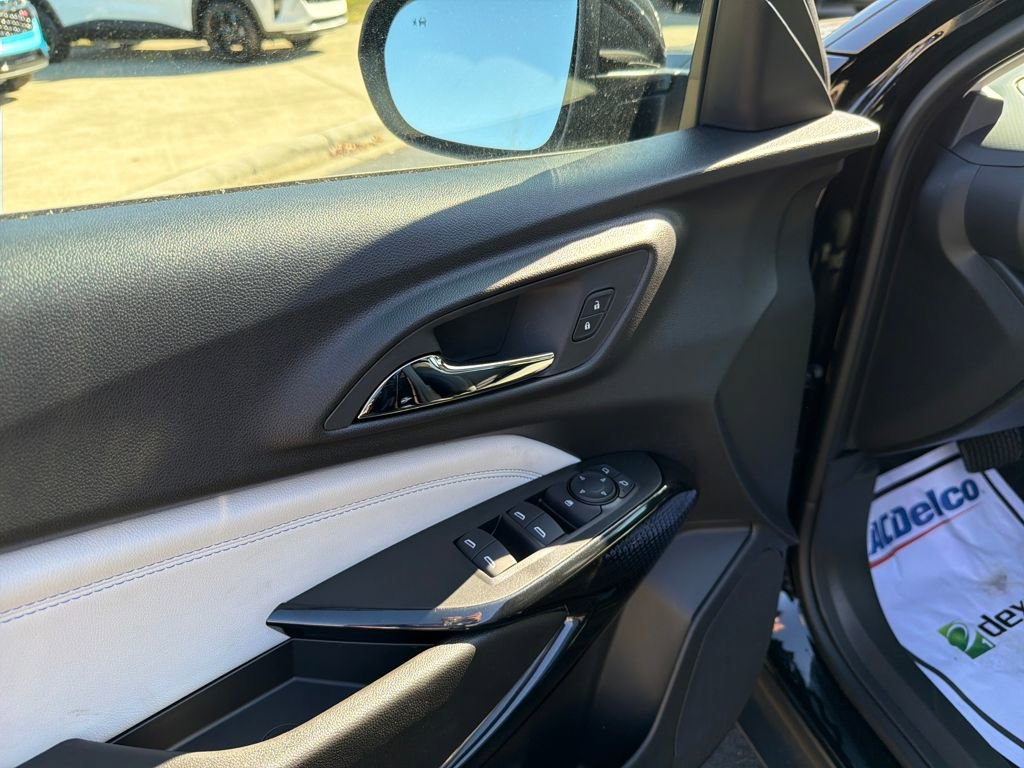 New 2025 Chevrolet Trax LT w/ Sunroof Package image 13