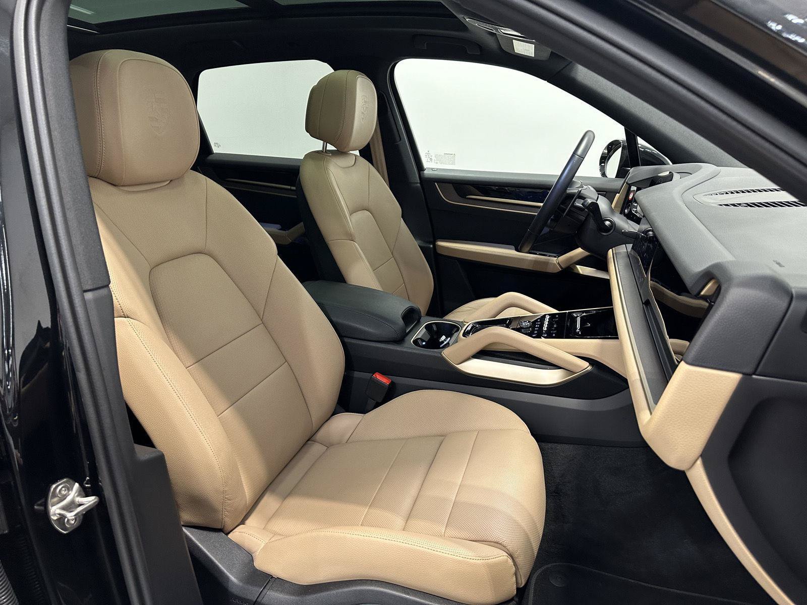 Used 2026 Porsche Cayenne AWD/4WD image 45