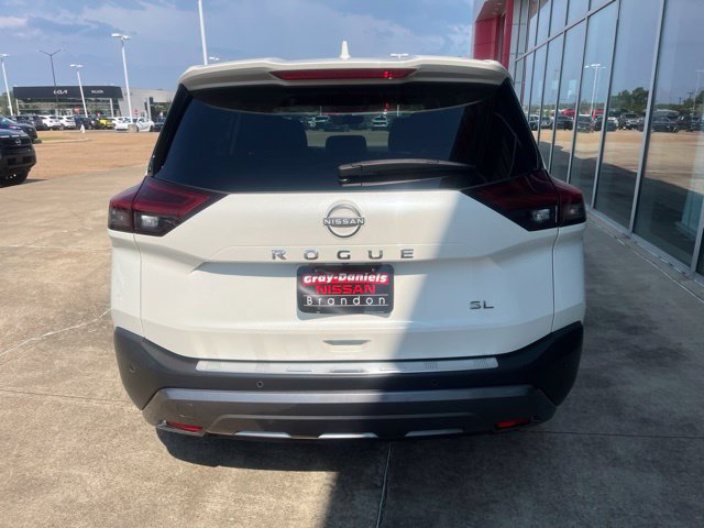Used 2023 Nissan Rogue SL w/ SL Premium Package FWD image 3
