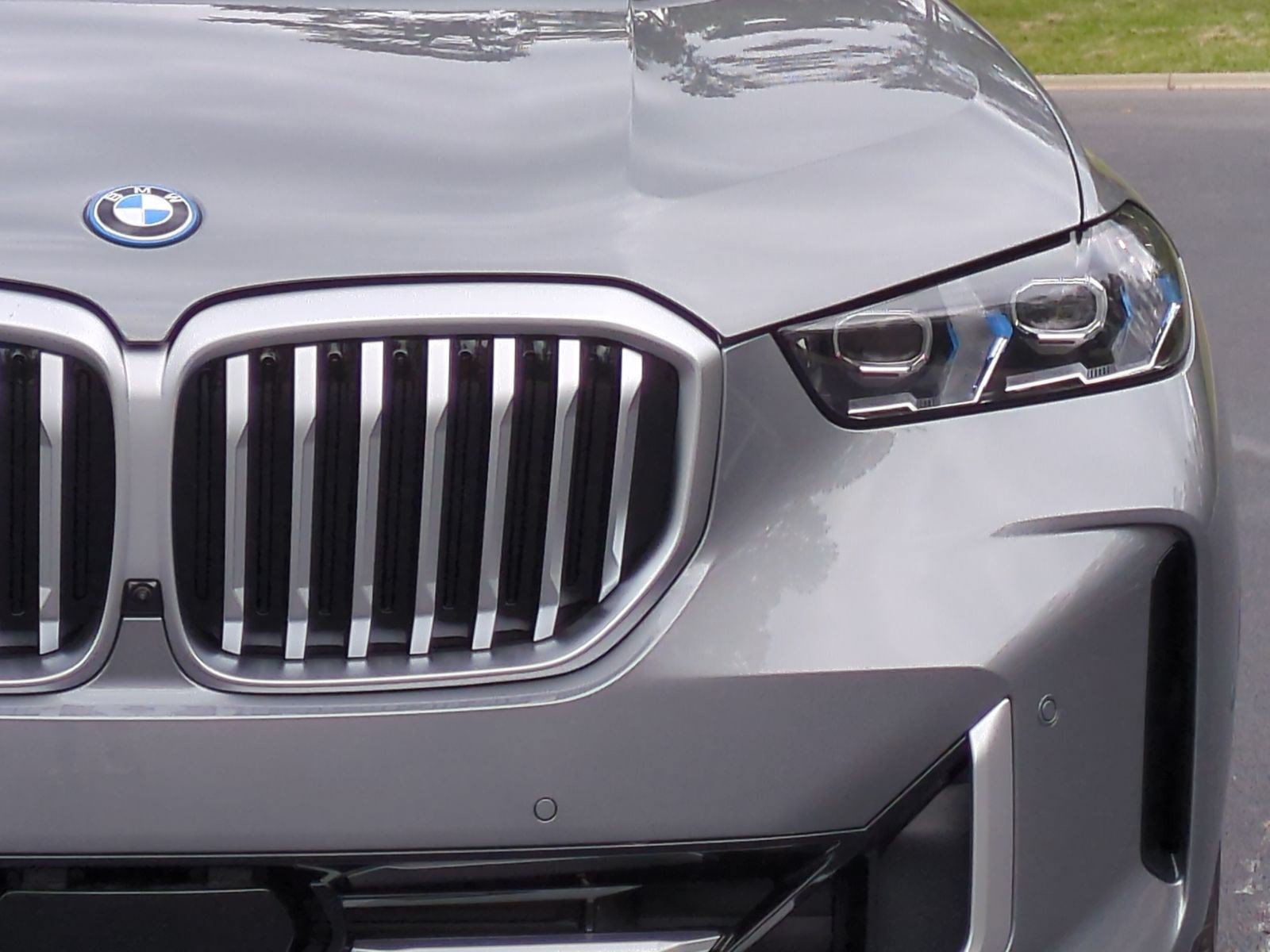 New 2026 BMW X5 xDrive50e w/ Climate Comfort Package AWD/4WD image 5