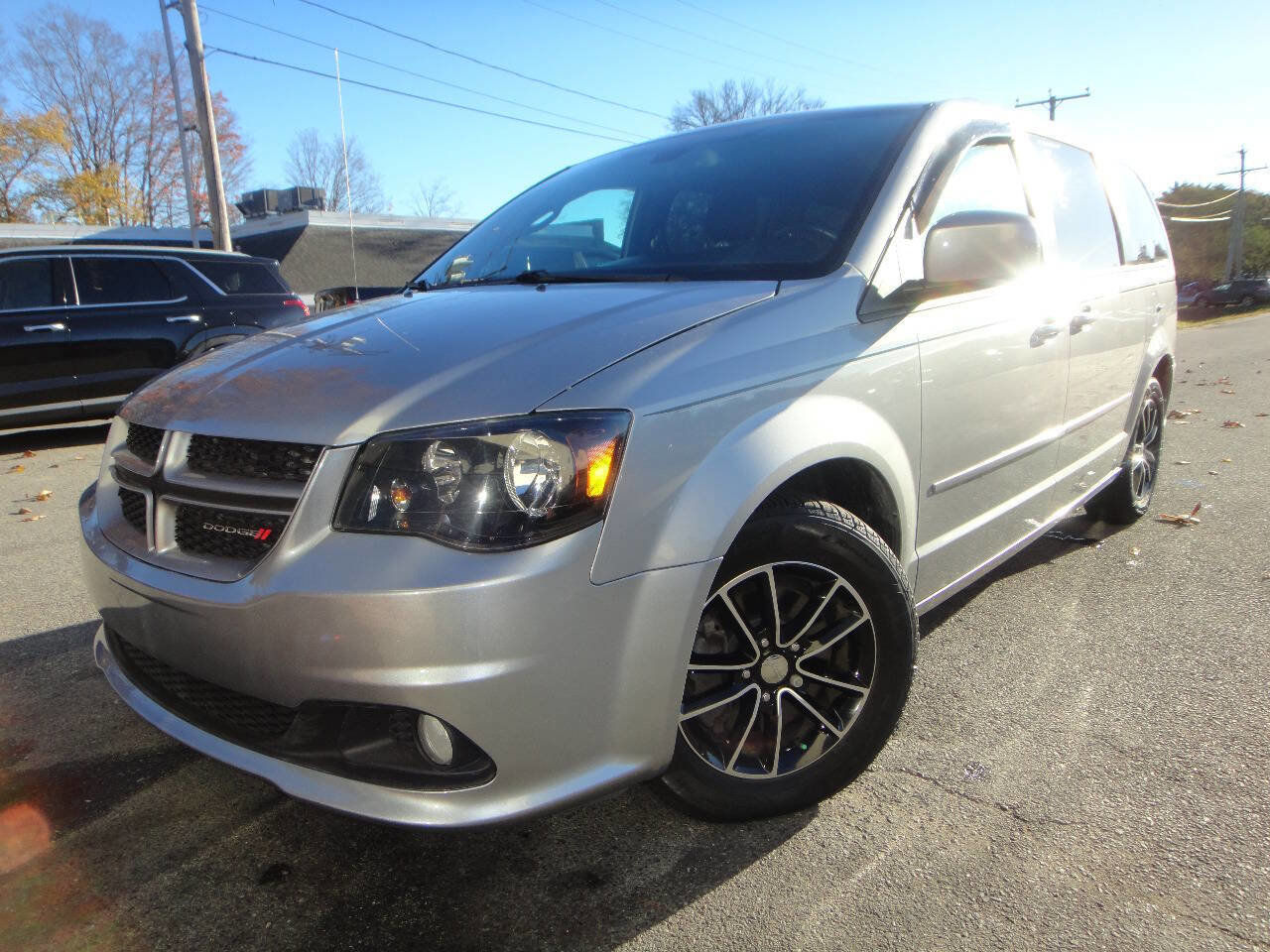Used 2017 Dodge Grand Caravan GT image 1