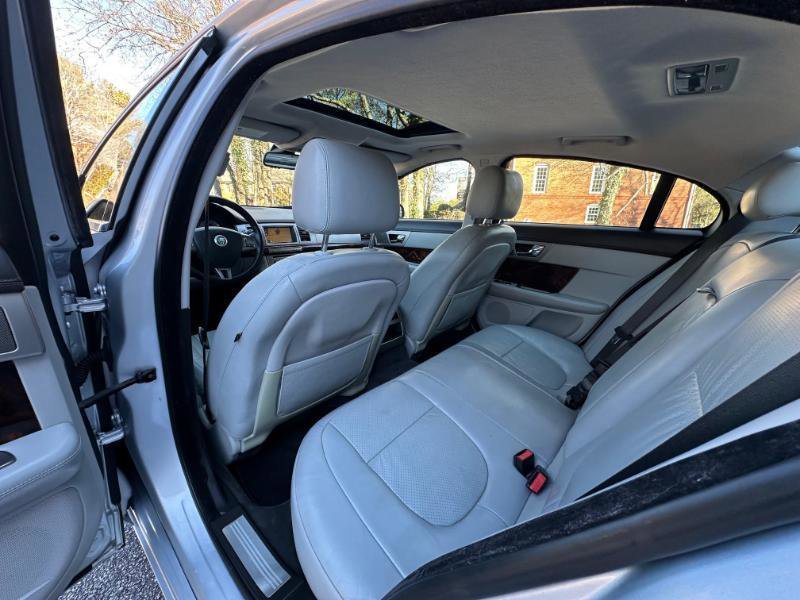Used 2009 Jaguar XF Premium image 18