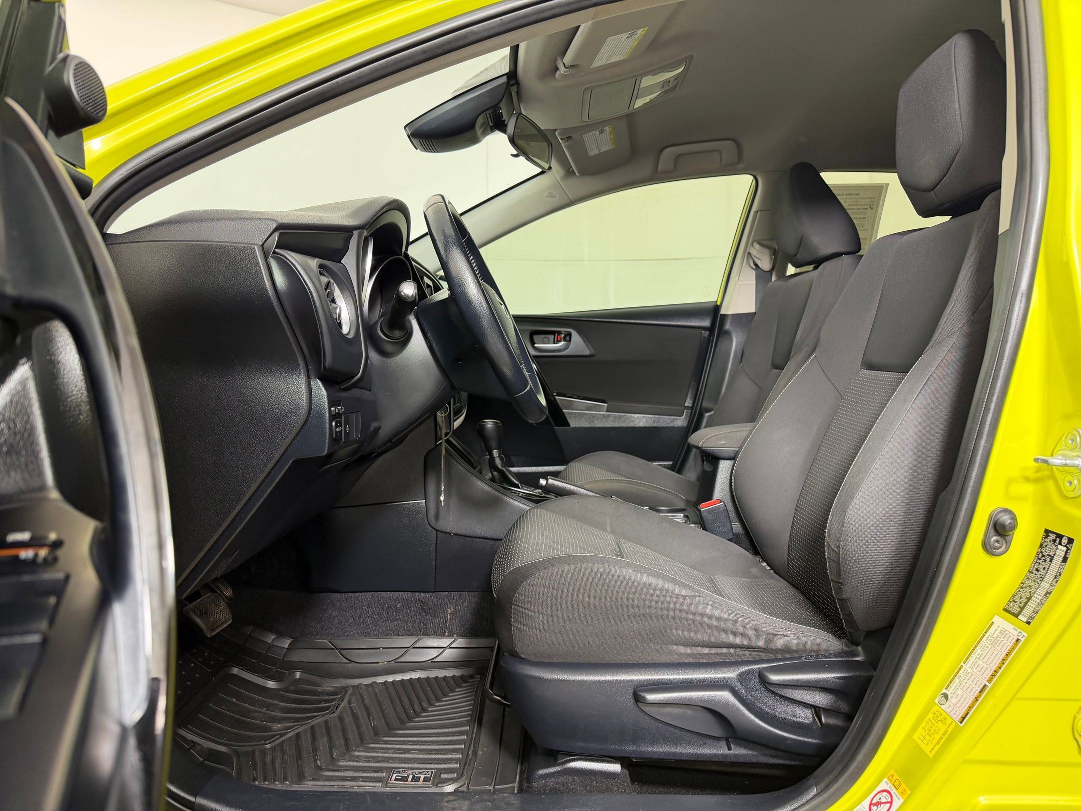 Used 2018 Toyota Corolla iM w/ Carpet Mat Package (TMS) FWD image 4