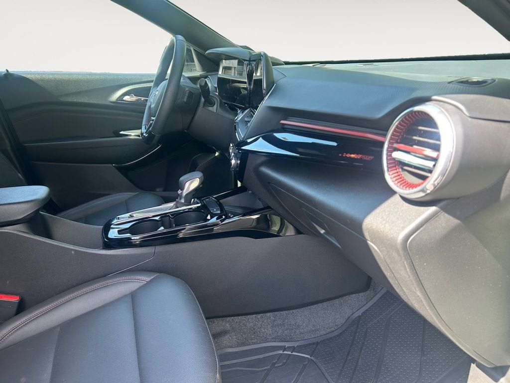 Used 2024 Chevrolet Trax RS w/ Sunroof Package FWD image 26