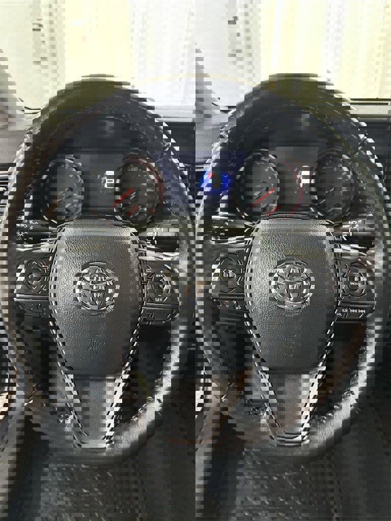 Used 2022 Toyota Camry XSE image 16