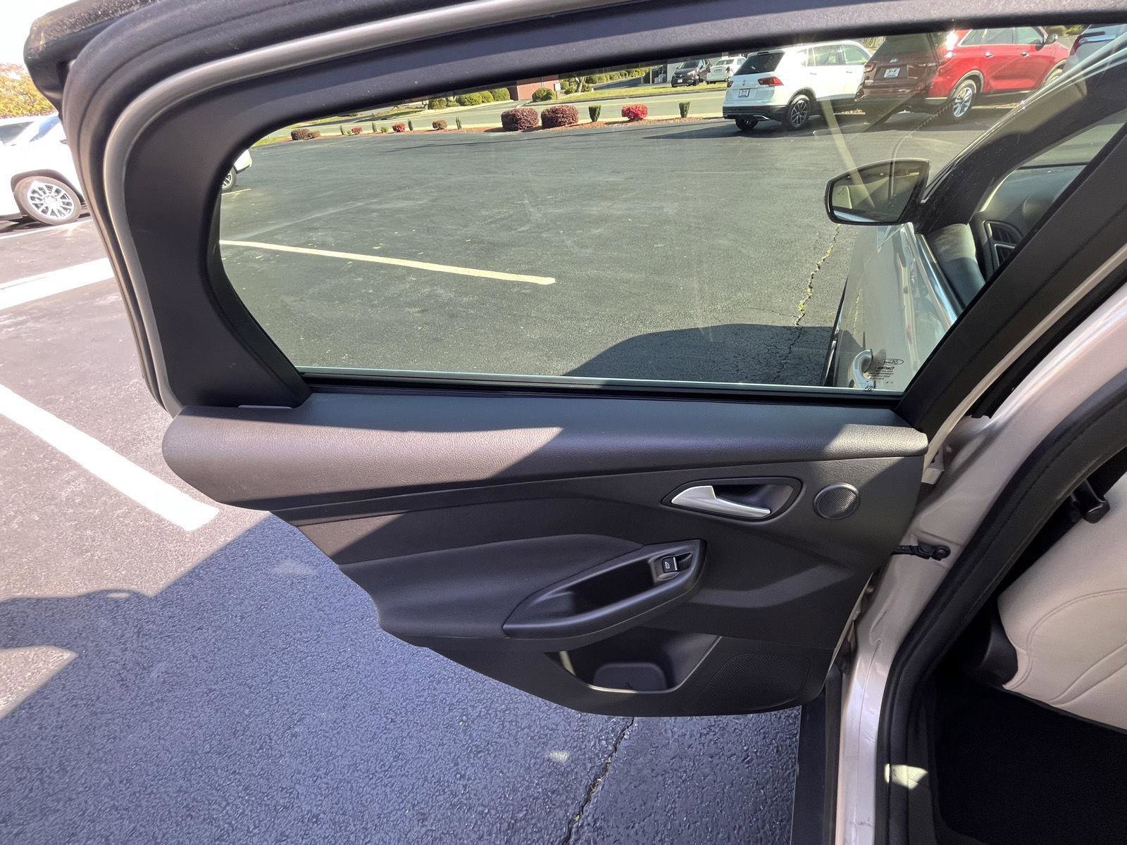 Used 2018 Ford Focus Titanium w/ Titanium Technology Package image 20