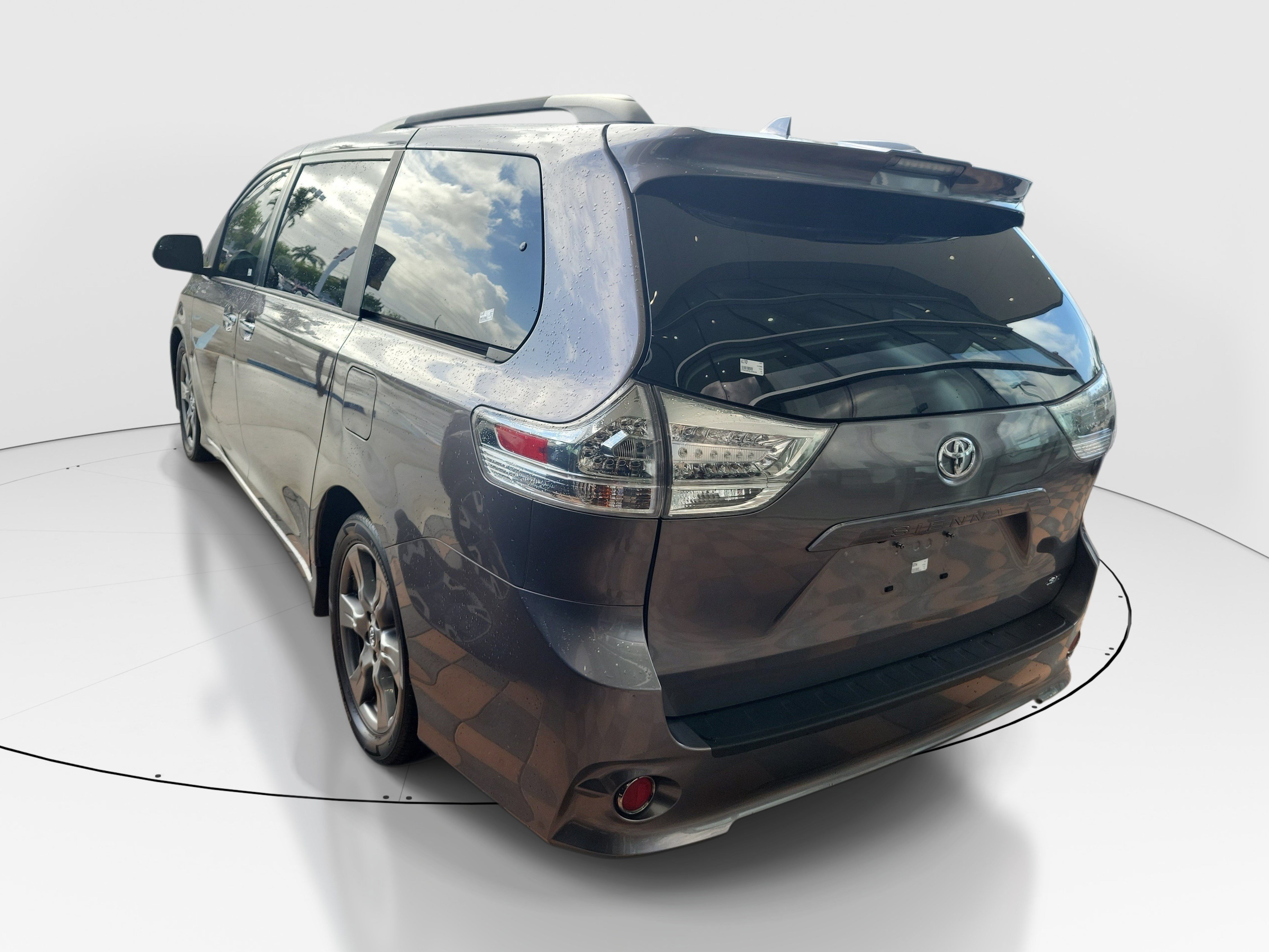 Used 2020 Toyota Sienna SE FWD image 4