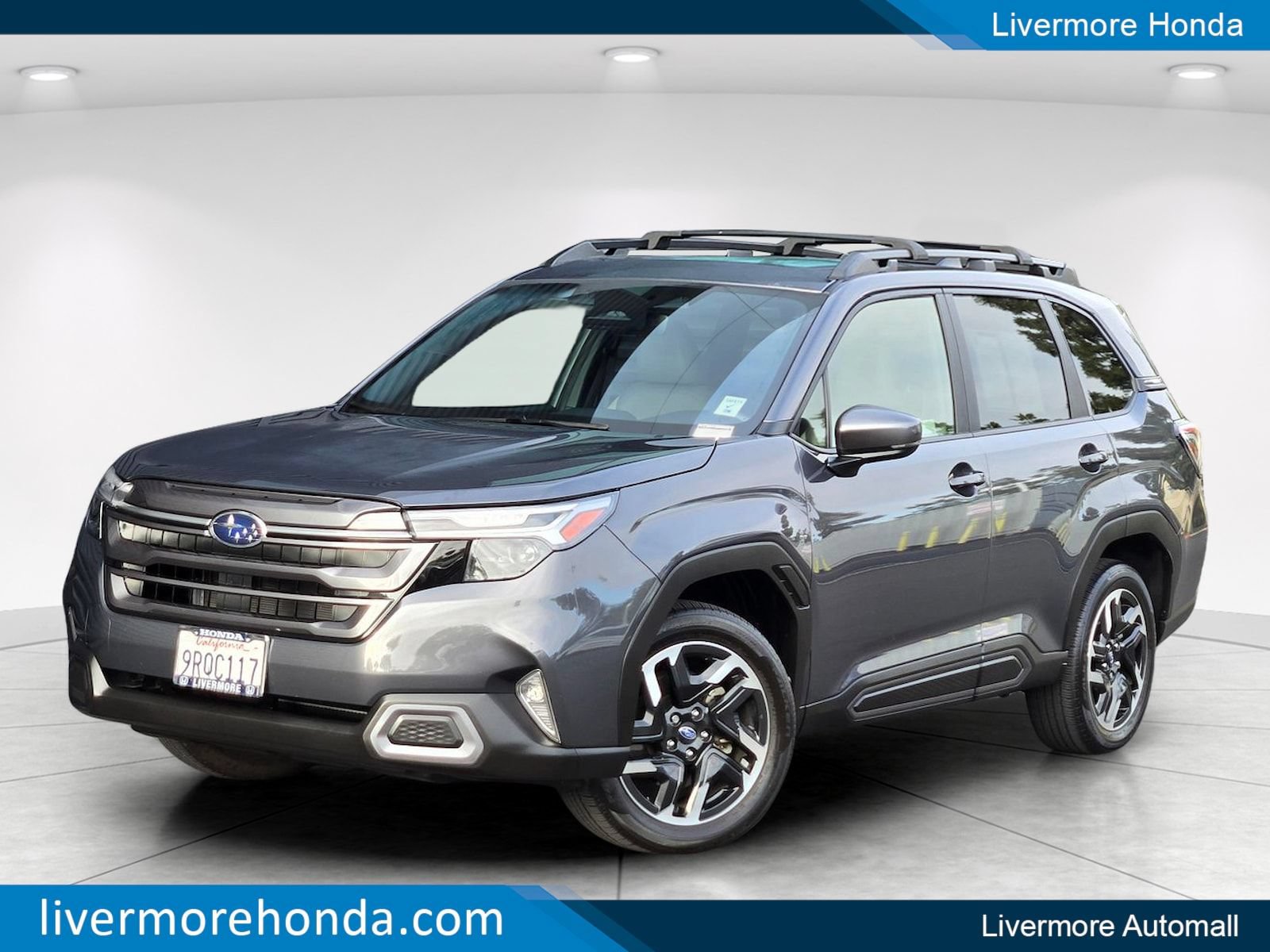 Used 2025 Subaru Forester Limited AWD/4WD image 1