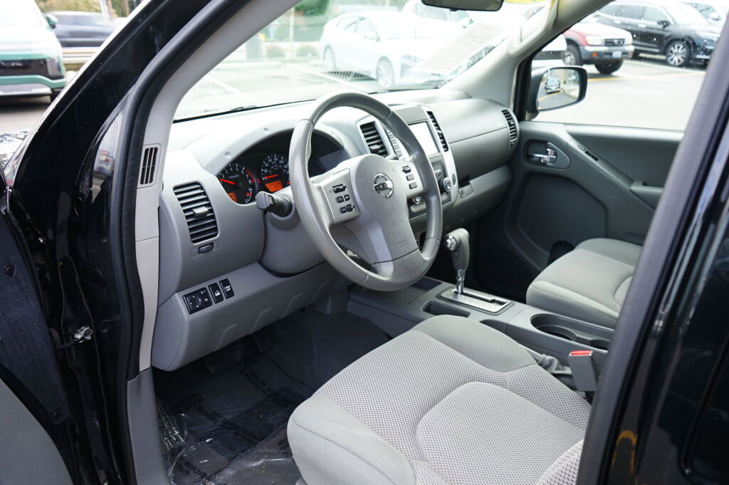 Used 2019 Nissan Frontier SV image 12