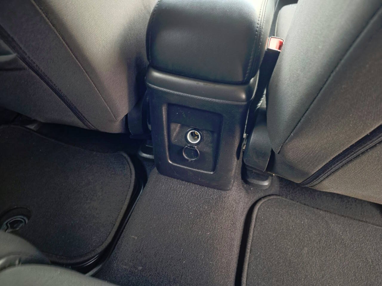Used 2017 Dodge Journey SXT AWD/4WD image 29