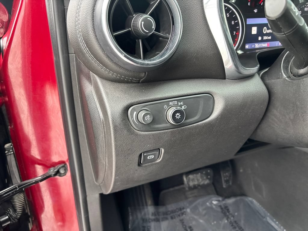 Used 2019 Chevrolet Blazer LT w/ Sound & Technology Package FWD image 10