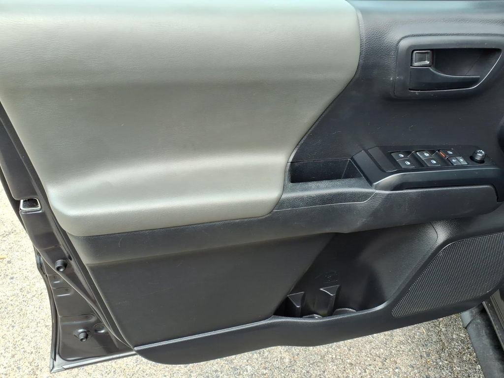 Used 2022 Toyota Tacoma SR AWD/4WD image 11