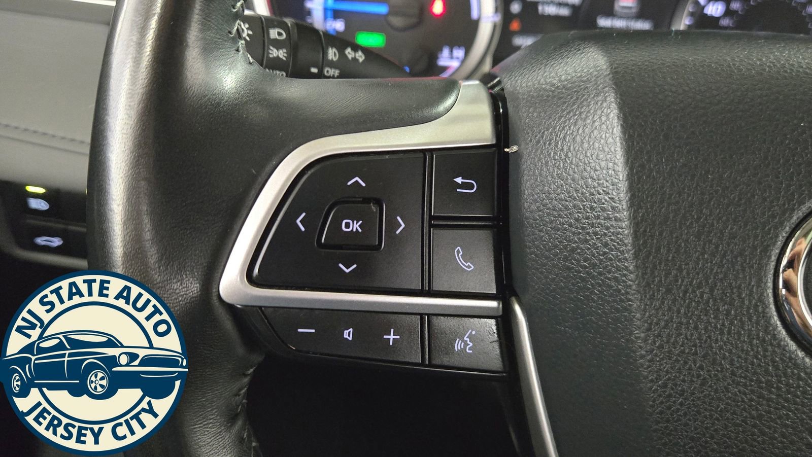 Used 2023 Toyota Highlander XLE AWD/4WD image 13