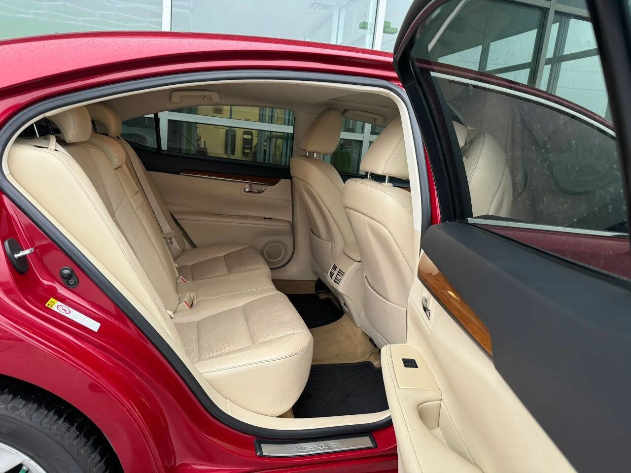 Used 2014 Lexus ES 300h w/ Luxury Package w/Bamboo Trim FWD image 13